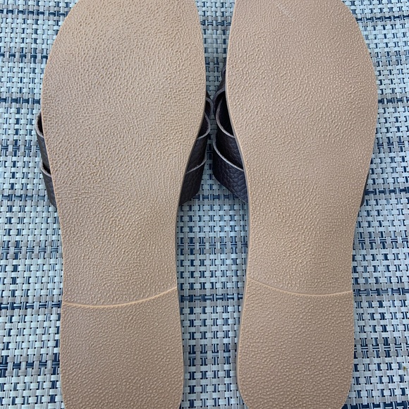 NWOT beach by Matisse slip on sandal. Size 9 - Picture 4 of 6